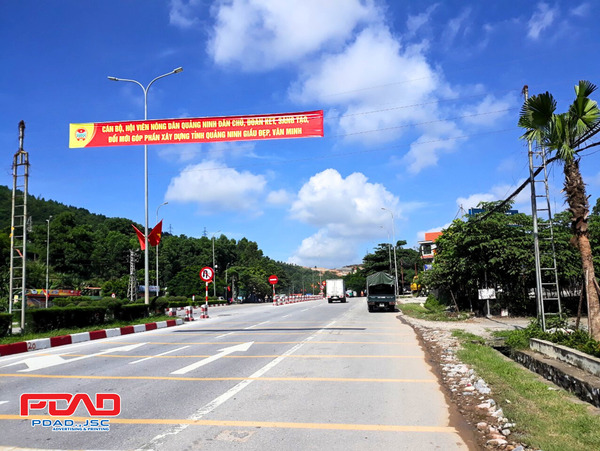 Treo băng rôn banner - Công Ty Cổ Phần PDAD – Quảng Cáo Phương Đông